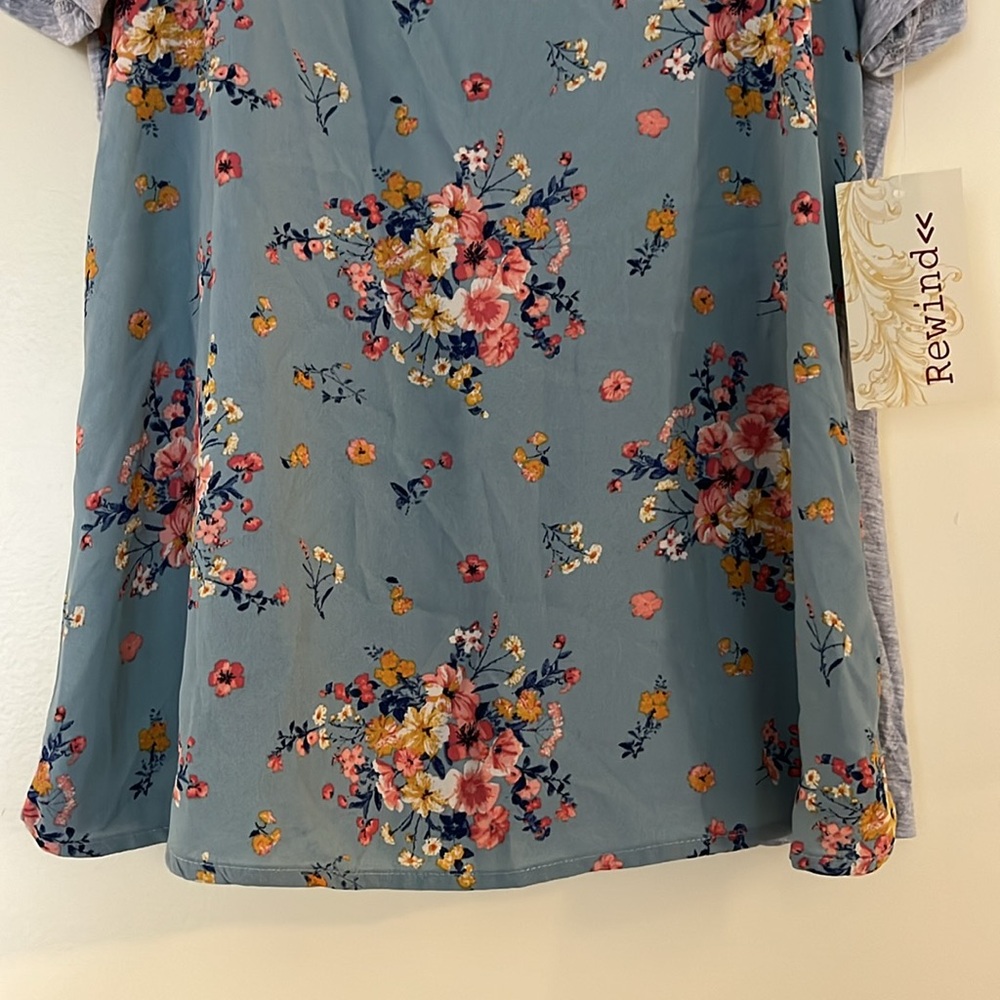 Rewind brand new gray and blue floral Tshirt - Picture 3 of 7